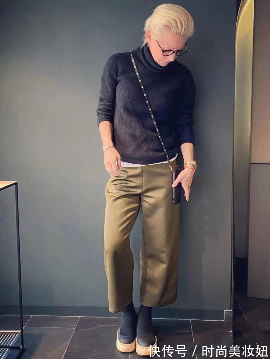 年纪|年过60的状态比年轻人还好,一把年纪穿得时髦洋气,优雅又高级