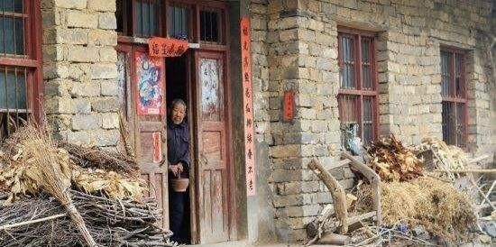 户口|户口不在村里,但是村里有房子,“和村并居”时会分配安置房吗