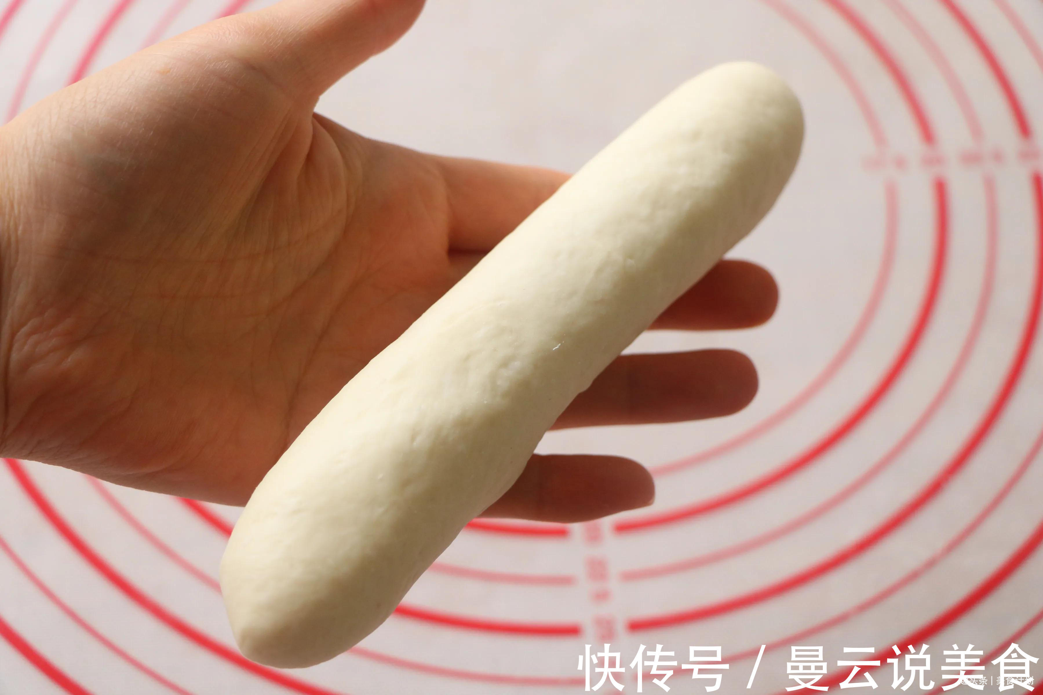 最近迷上了一款早餐面包,不用揉出膜,简单易做,关键超好吃