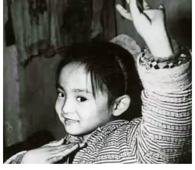 聋哑人|湖北姑娘,2岁失聪,却能上春晚表演千手观音,如今怎么样了?