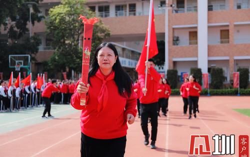 “百校”庆“百年”红领巾火炬接力跑，跑进龙华区丹堤实验学校