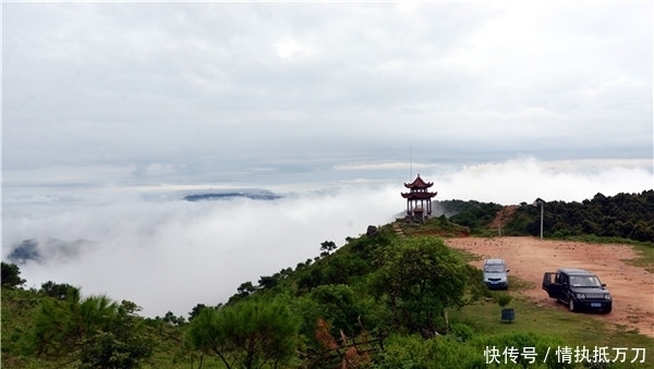 巨石上泉眼不涌不枯之谜……