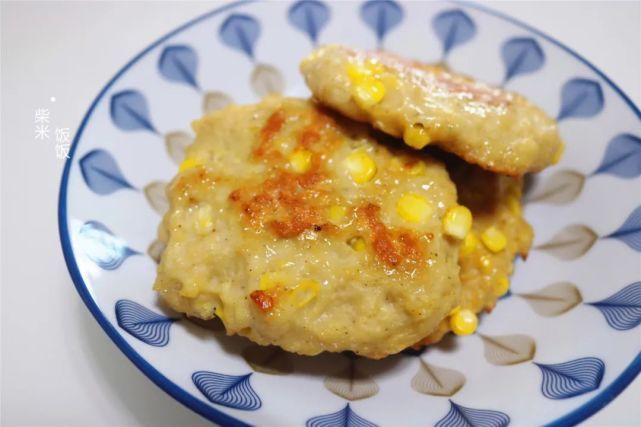 早餐，我给家人做了鸡肉堡，做法简单味道好，一个下肚能量满满