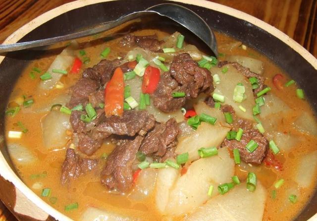 炖牛肉时,切记别放这调料,加了相当于毁牛肉,很多吃货都不懂