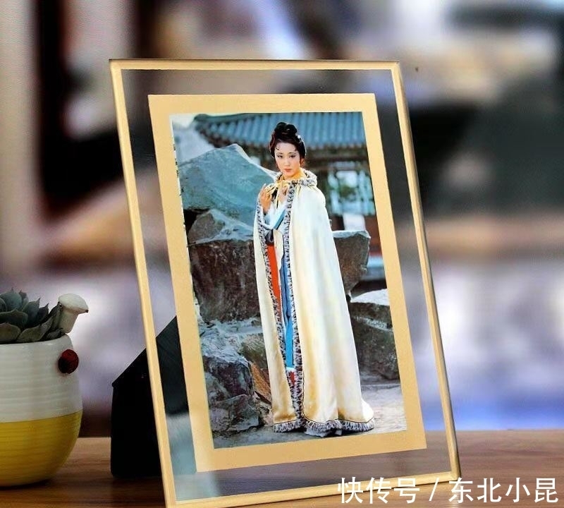 贾府!林黛玉来贾府,王熙凤说衣服都备下了,为何王夫人笑着点头不语?