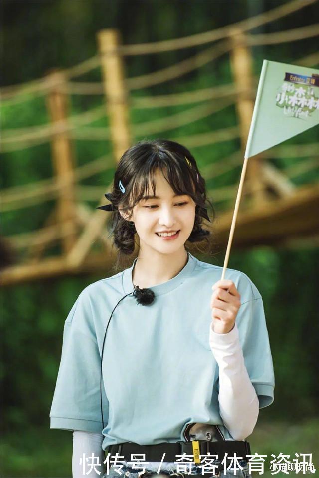 时髦|别再扎马尾了,太伤发际线!今年流行这5种扎法,时髦减龄显脸小