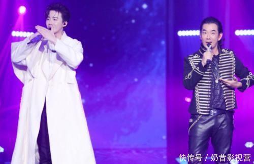 他参加快男海选时被淘汰,如今成为人气歌手,“竹竿腿”太抢镜了