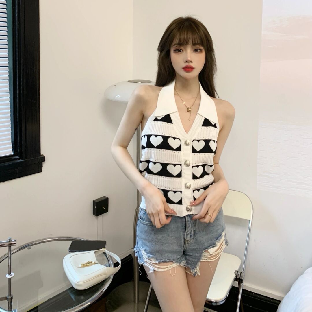 短裙|齐刘海小姐姐, 黑白马甲配牛仔短裙, 梦回青春年华