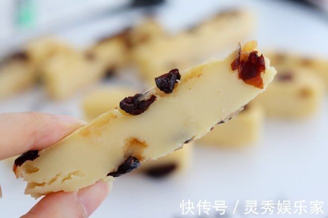 牛奶|孩子不喝奶,担心他会缺钙它是补钙“法宝”,一口吃3都嫌不够