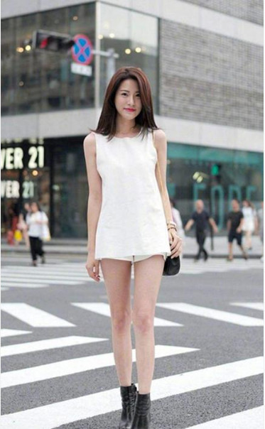  气息|街拍微胖身材的小姐姐，秀出青春活力范，尽显青春迷人气息