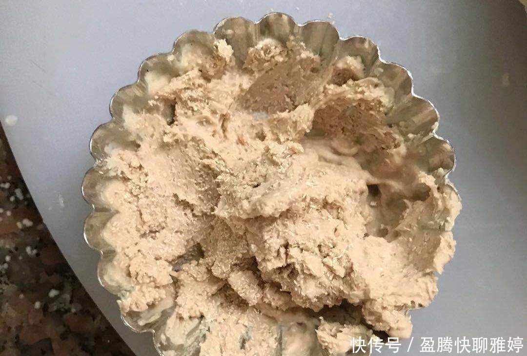 筋度|做面包时，不用烤箱，多加一步就能快速揉出膜，蒸好的面包松软拉