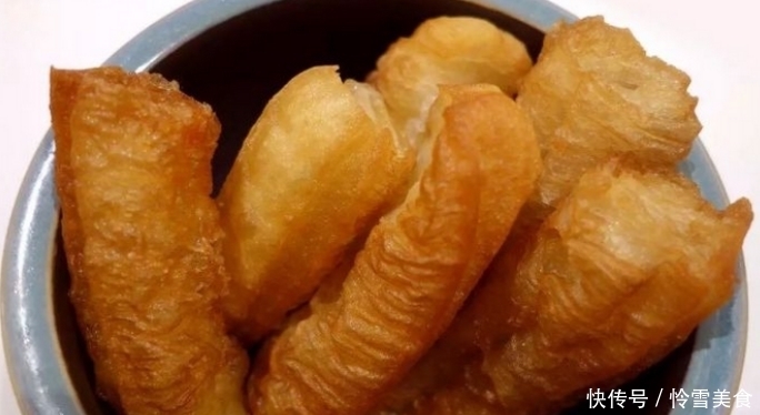 不放添加剂,不用1滴水!在家做小油条,蓬松酥脆,一顿吃10个