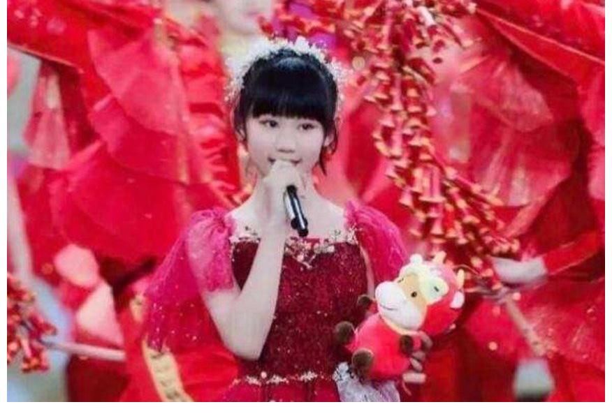 容韵琳|12岁龙紫岚火了!曾领唱《七子之歌》,两次登上央视春晚舞台