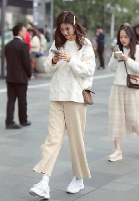 长发|两位长发飘逸的小姐姐,身材苗条有致,女神范十足