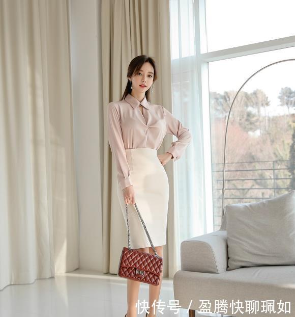 孙允珠白色高腰包臀裙,凸显优雅成熟气质