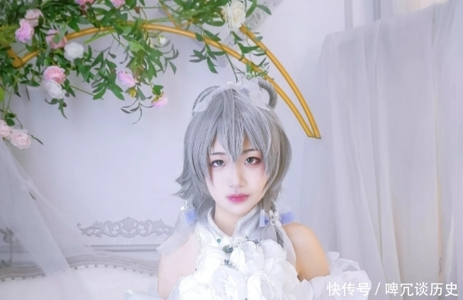 场刊|COS:天依的场刊花嫁美翻了,你能给打几分?