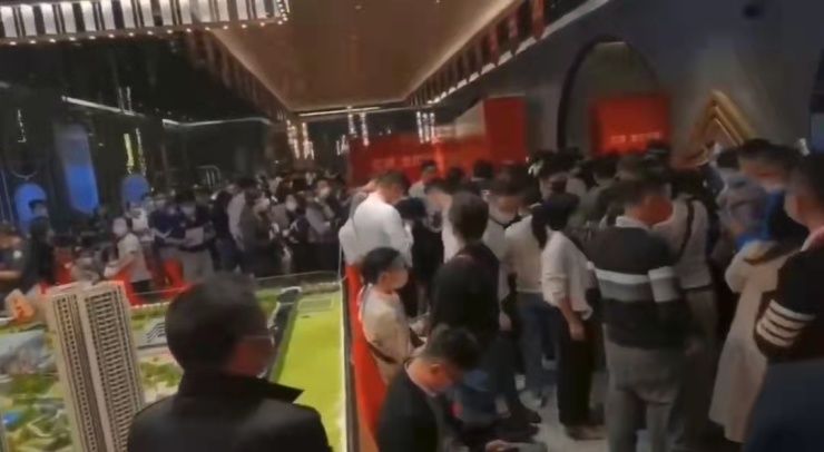 开卖|排队抢房、去货九成!番禺“网红盘”开卖,果然不到5万+/㎡