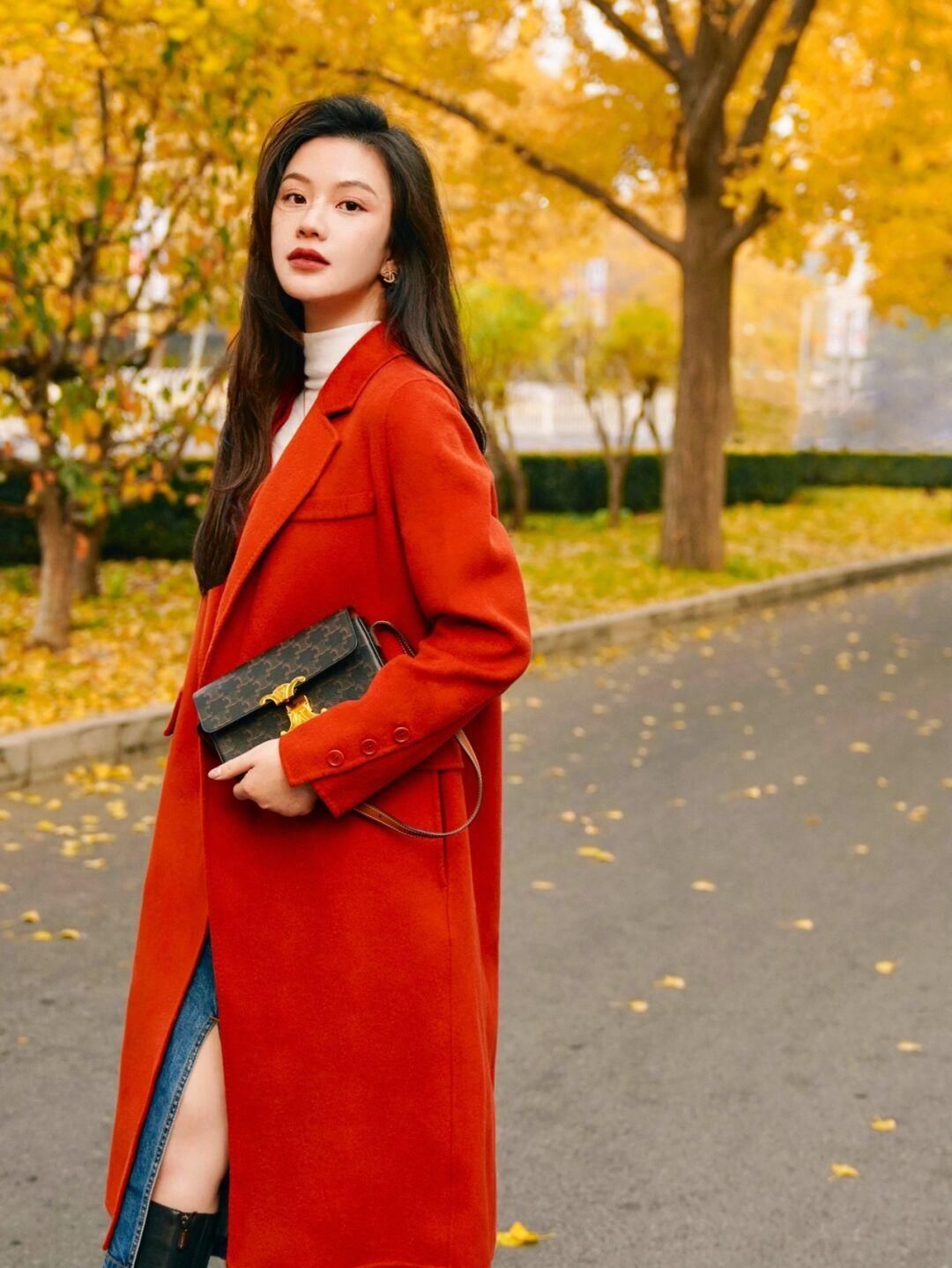 博主|基础色大衣太单调？分享4个流行色的搭配，穿上让你美美地过冬天