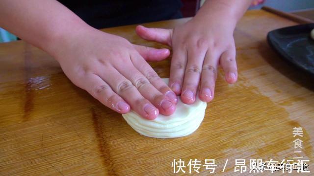 面粉|做春饼时,很多人第1步就错了,教科书式详细讲解,张张白亮劲道