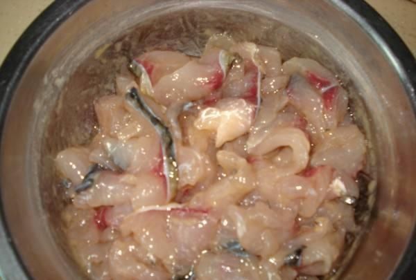 大厨做水煮鱼的秘方,鱼片下锅前,加入这3味腌制,鲜香味美