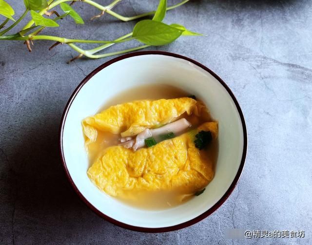 蘑菇|天凉了，适合早餐喝的汤，2样食材一起煮又鲜又香，家人很满意