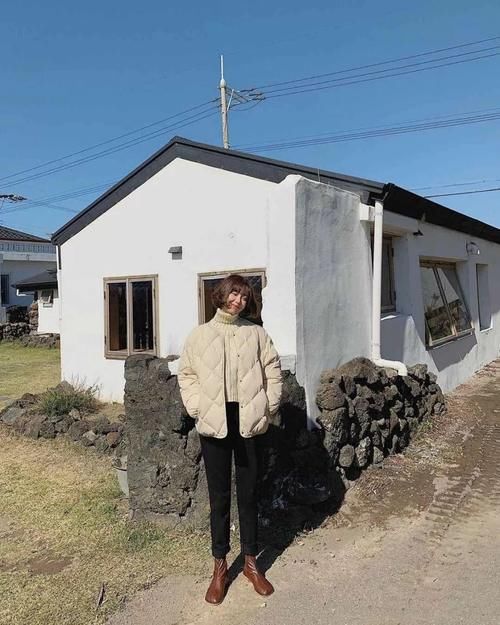 奶奶裤+毛衣+卫衣的穿衣搭配=春季搭配王炸组合！