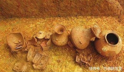 冕旒|鲁荒王墓中发现一顶冕旒冠,为何上面珠子不全,后在盒底找到原因