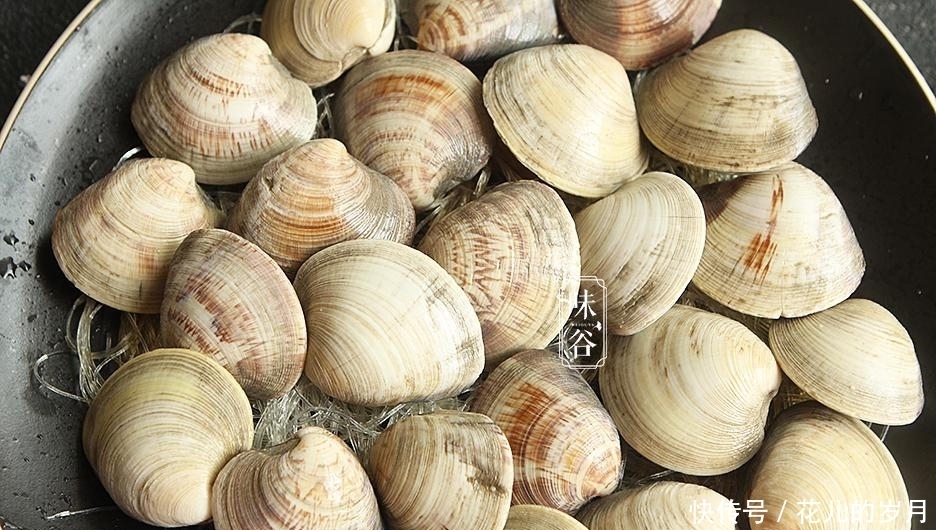 这海鲜春天最鲜嫩,和粉丝一起蒸,原汁原味又不失营养,老少都爱