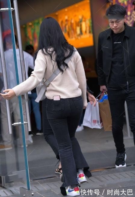 牛仔裤 穿着卡其色,时尚而老成,充满高级感