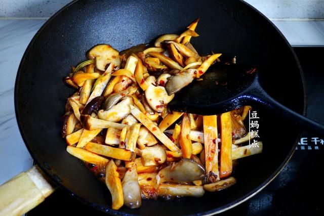  又一好吃的下饭素菜，5分钟搞定，如同肉的口感，连孩子也爱吃