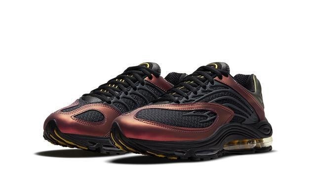 swoosh 耐克20年前「最强跑鞋」回归!现在看依然科幻!