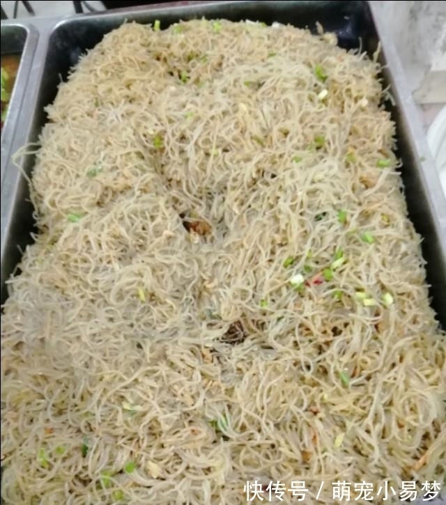 阿姨|工厂这种伙食能留得住员工吗？伙伴：看看再说