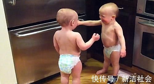 父母|2岁宝宝砸碎了妈妈的手机,爸爸接下来的举动,直接毁了儿子一生