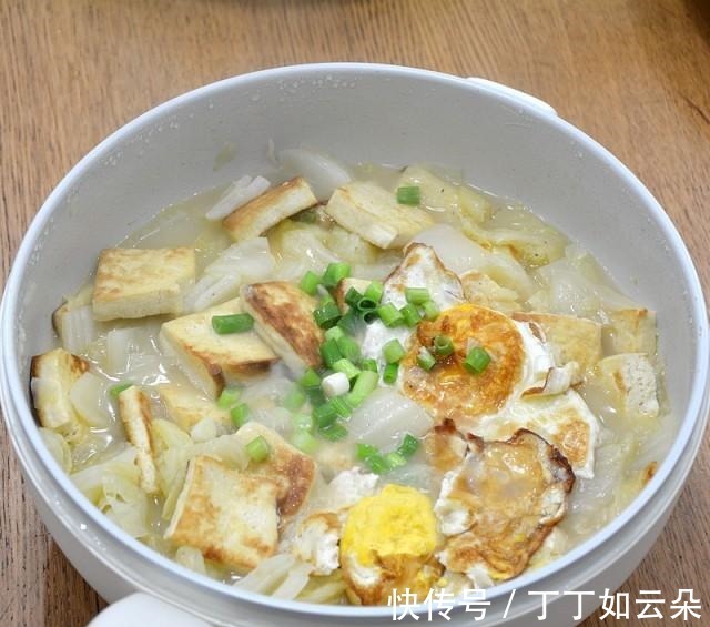 白菜豆腐煎蛋汤!