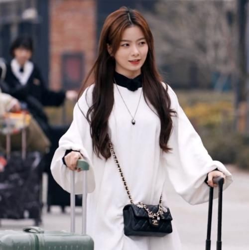 所有人都带妆录制，唯独她一个人搞特殊，张雨绮对她翻了3次白眼