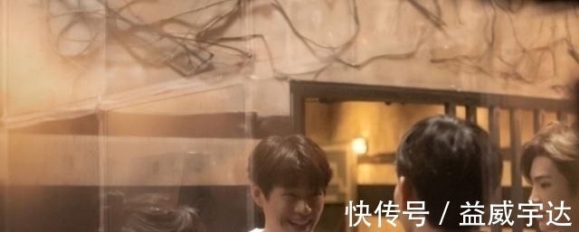 上完《快本》录《妻子2》跟《密室》,这位男星才是芒果台的宠儿