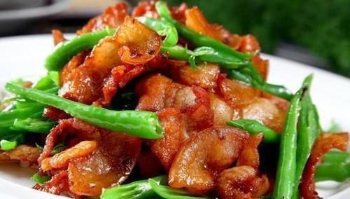 美味无比的一道家常菜，鲜香美味，肉片鲜美不腻，深受孩子们喜爱