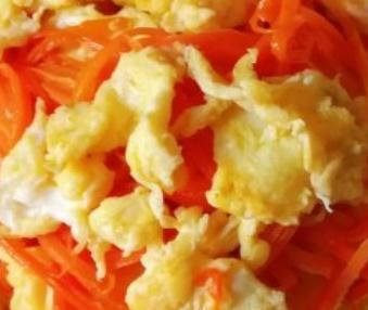 中老年人|看书姿势不正确容易近视眼，多吃护眼菜，视力清晰眼睛亮