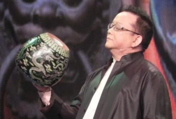 王刚|当初王刚砸碎别人2亿古董,被告法庭赔了多少说出来你可能不信