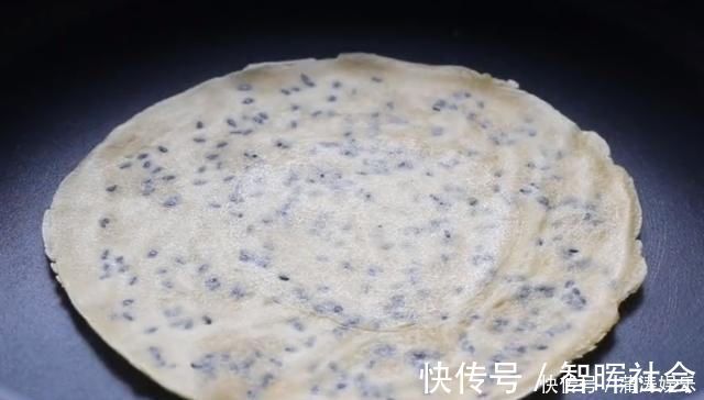 用3个鸡蛋做的小零食,香甜酥脆,平底锅就搞定,比买的还香