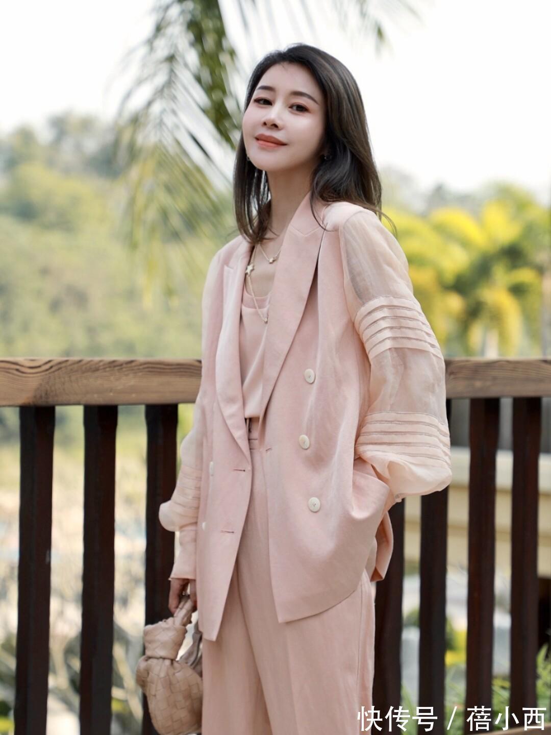 搭配|“三四十岁的女人”想提升品味,别错过西装穿搭,简约大气又轻奢