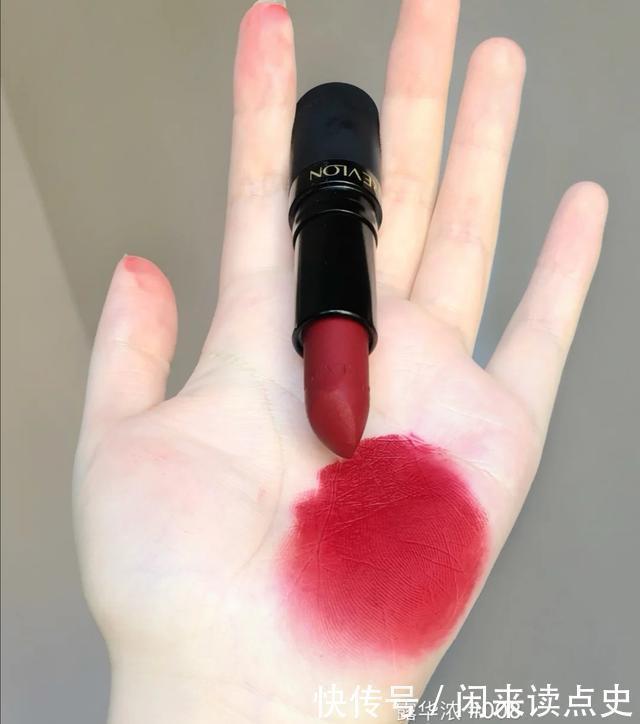 露华 秋冬入手不亏系列,这款显白不挑皮的口红,黄皮姐妹福音