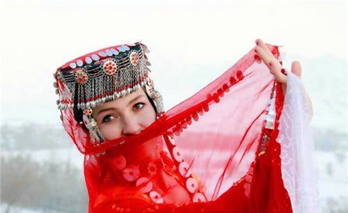 中国唯一白种人民族，守卫祖国边疆千年，为纯正血统选择近亲结婚