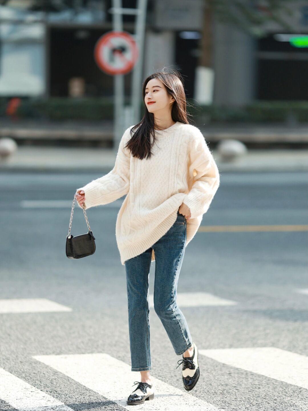 身材 哪怕你没有身材上的焦虑,也别穿紧身衣,这4款毛衣够你用