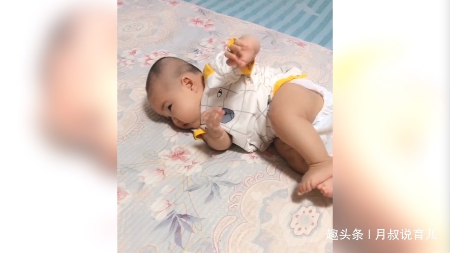 小知识|弟弟刚学翻身,哥哥看见就过去帮忙了,网友 中国好哥哥上线了