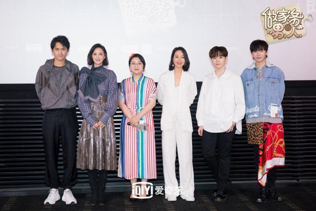 袁弘做饭带娃两不误,朱丹反应让人意外,张歆艺老公不都这样