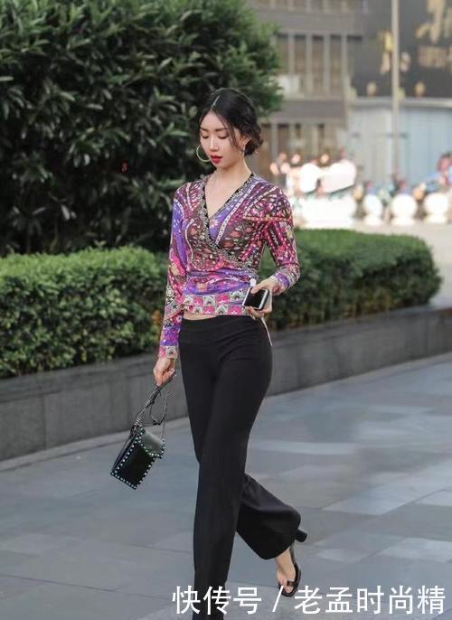 复古|美女的神奇造型, 复古长袖搭配“低胸设计”, 用“一根脚趾”穿鞋