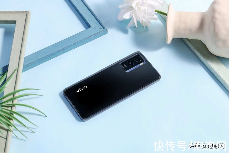 星钻|vivo Y55s开启预售，6000mAh超大电池，1399元起