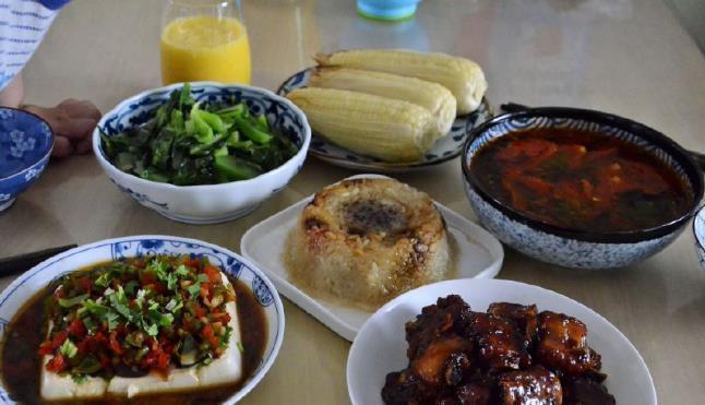 老妈半小时在家做的四菜一汤，四人吃到撑，才花了40块不到