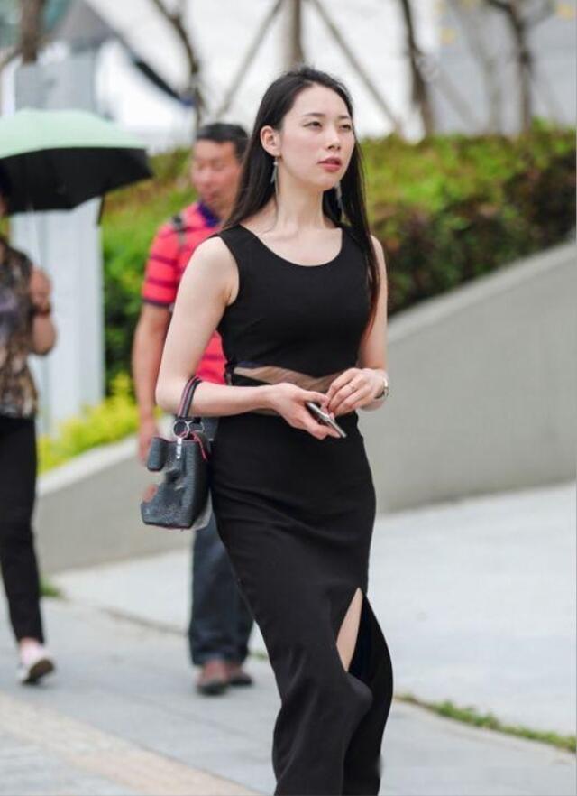 张檬|街拍：时尚靓丽的小姐姐，绿色修身连衣裙穿搭，时尚又